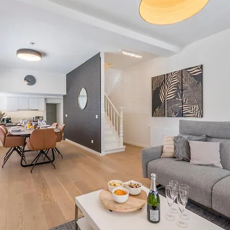 Sersea - Spacious House In With Garage Tatil Evi